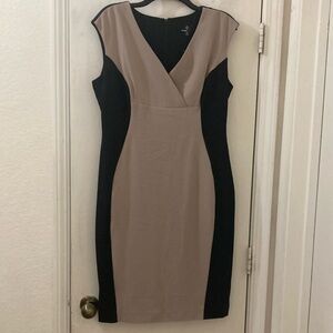 Ronni Nicole Black and Tan Bodycon Midi Dress with V-Neck and Cap Sleeves